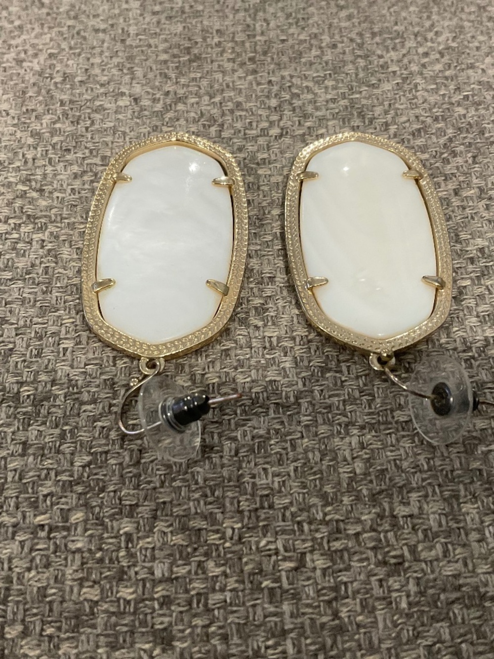 Kendra Scott Elle Drop Earrings Mother of Pearl Shell Gold Tone Dangle Boho Gift
